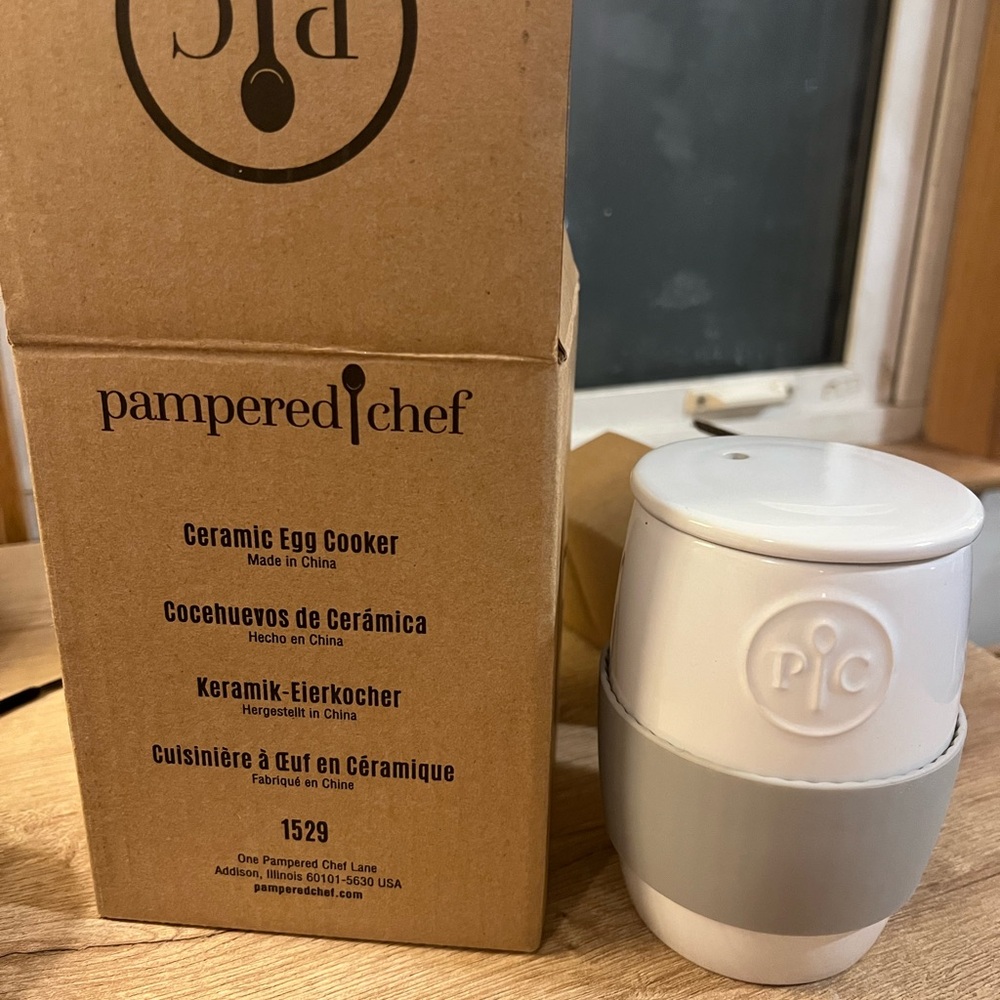 Pampered Chef Ceramic Egg Cooker - White and Gray